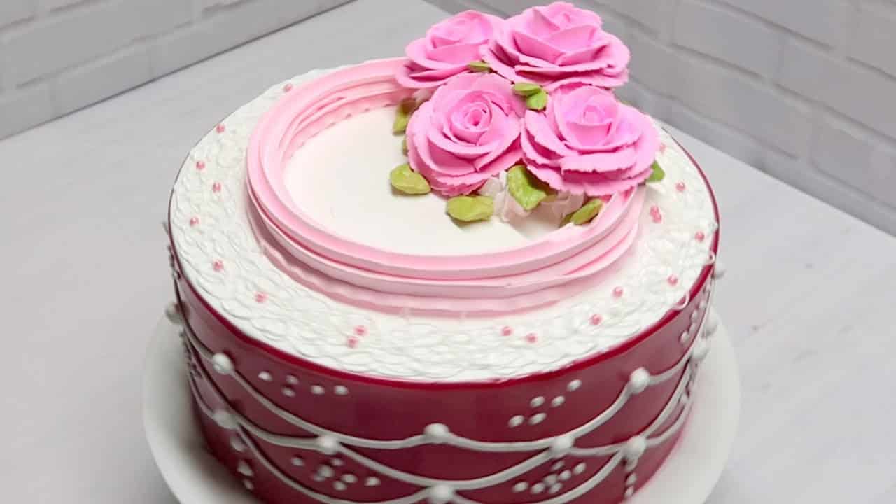 Decoracion de tortas para dama con flores... • TPCLtd • The Party Cake Ltd